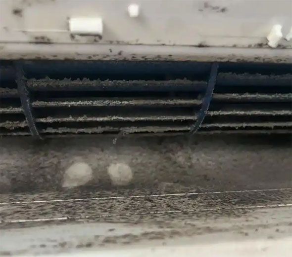 荥阳空调吹的风有股烧焦味是怎么回事